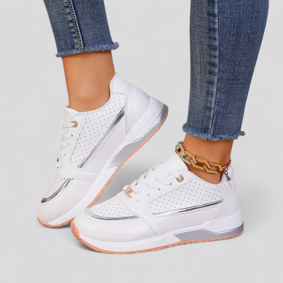 Lola | Zapatillas con detalles metálicos